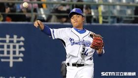 ▲富邦悍將三壘手陳凱倫。（圖／記者劉彥池攝影）