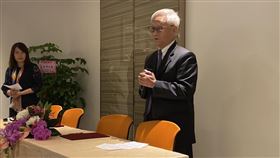 醫者診所創辦人、前台大醫院院長李源德感性表示，患者在醫者診所看病會是種享受，能獲得更多醫病溝通與傾聽。（圖／記者簡浩正攝影）