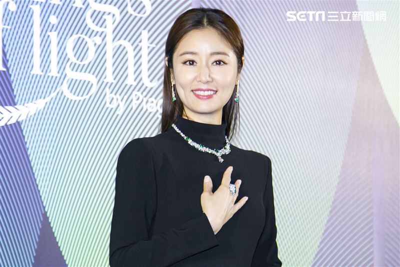 林心如出席2021頂級珠寶暨腕錶展「Wings of Light 光之羽翼」鑑賞會。（圖／記者楊澍攝影）