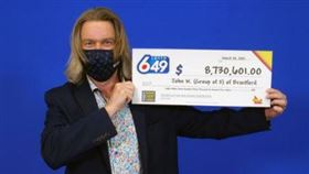 ▲加拿大中學老師中了873萬加幣大獎。（圖／翻攝自彩券公司推特）