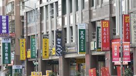 房仲店面情境。（記者陳韋帆／攝影）