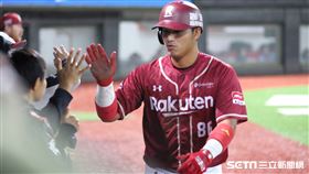 ▲樂天桃猿外野手陳晨威單場第2分打點送回邱丹。（圖／記者劉彥池攝影）