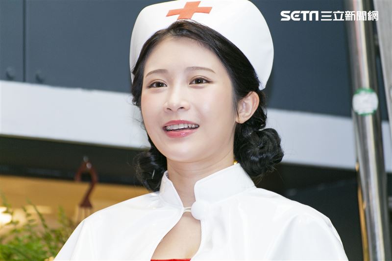 鄭家純出席《深夜保健室》簽書會記者會。（圖／記者楊澍攝影）