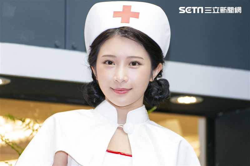 鄭家純出席《深夜保健室》簽書會記者會。（圖／記者楊澍攝影）