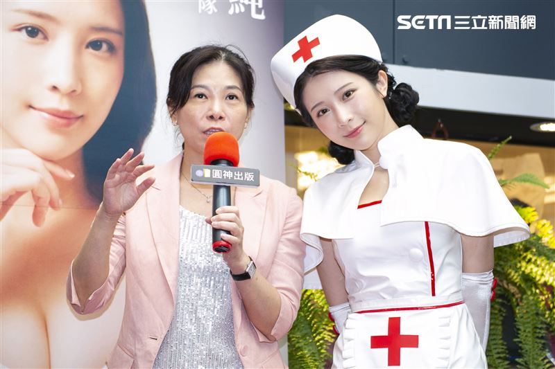 鄭家純出席《深夜保健室》簽書會記者會。（圖／記者楊澍攝影）