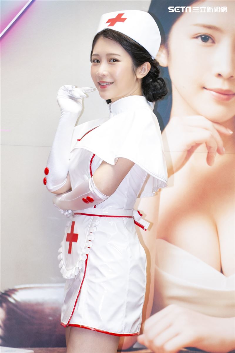 鄭家純出席《深夜保健室》簽書會記者會。（圖／記者楊澍攝影）