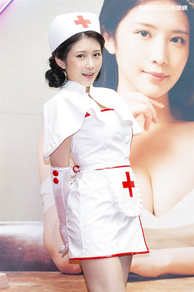 鄭家純出席《深夜保健室》簽書會記者會。（圖／記者楊澍攝影）