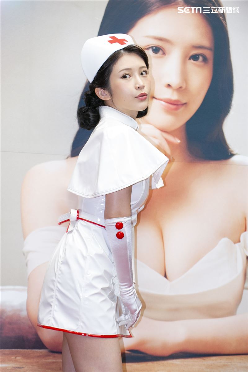 鄭家純出席《深夜保健室》簽書會記者會。（圖／記者楊澍攝影）