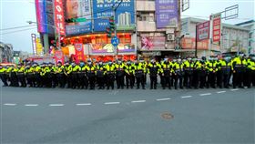 大甲媽防搶轎！3百警「擺陣」震撼網（圖／胡先生提供）