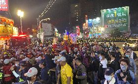 大甲媽鑾轎順利通過彰化市民生路地下道