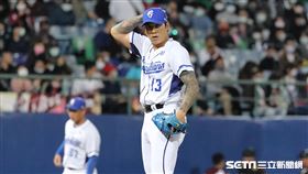 ▲富邦悍將終結者陳鴻文達成中職生涯500次三振里程碑。（圖／記者劉彥池攝影）