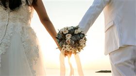 銀行行員跟同一人結婚又離婚，以此傳婚嫁。（示意圖／pixabay）