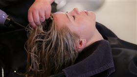 美髮,洗髮,沙龍,髮型設計,洗頭，圖／翻攝自Pixabay