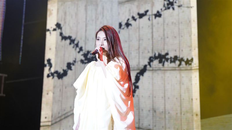 田馥甄嗨翻「屏東小巨蛋」湧進6萬人