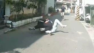 車手騙走婦45萬　遭警大外割撂倒