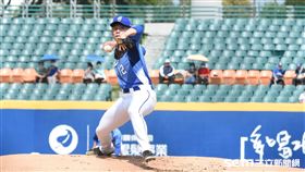 富邦悍將先發投手江國豪。（圖／記者王怡翔攝影）