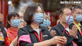 蔡英文參拜「白沙屯拱天宮」。（圖／總統府提供）