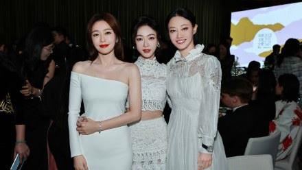 吳謹言曬水蛇腰　秦嵐斜肩開高衩辣爆