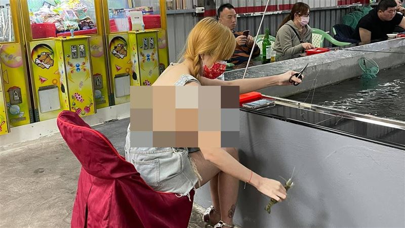 釣蝦女神美胸「側露」　IG神到了！