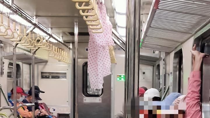 超沒品！車廂變曬衣場…網吐：有味道