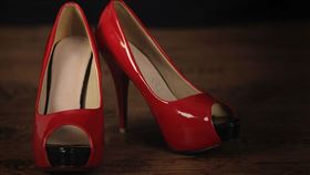 女老師發現自己穿很久的鞋子突然變成全新的，懷疑遭人調包。（示意圖／翻攝自pixabay） 