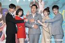 全新八點華劇《三隻小豬的逆襲》舉行首映會，卡司陣容空前，除了王傳一、賴雅妍、謝佳見以外，還有「老爸專業戶」李天柱、劉瑞琪、魏蔓、孫沁岳、高英軒，還有成語蕎等。（圖／記者楊澍攝影）