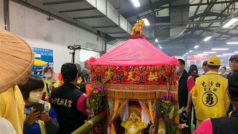 又駐駕車廠！網曝白沙屯媽祖「暖心舉動」