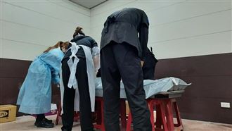 修復師遭網友狠酸　王薇君哽咽吐真相