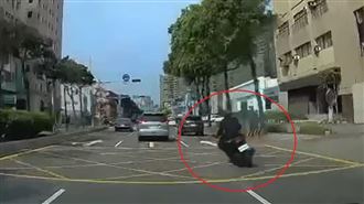 騎士鬼之切撞賓士　網：4秒鐘真男人