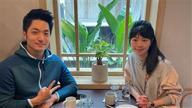 高嘉瑜10日跟蔣萬安一起幫moshi咖啡站台（圖／讀者提供）