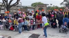 學童喊「媽祖娘娘我愛你」！白沙屯媽突衝進國小　學生嗨爆▲。（圖／翻攝自白沙屯拱天宮臉書）