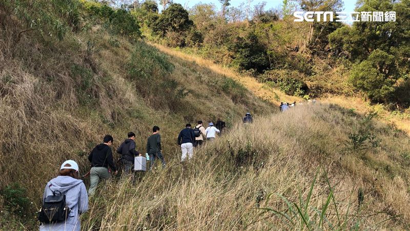 台灣瘋爬山！中山大學開課教你當獵人
