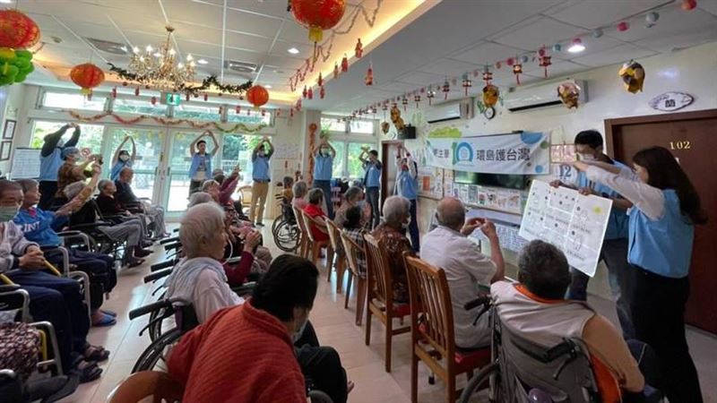 送愛到花蓮　東生華獻愛助長照者活力