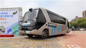 ▲自駕車從4/15起將上路測試，民眾可在高鐵新竹站、文興路、光明六路等路段看到它的身影。（圖／新竹縣政府提供）