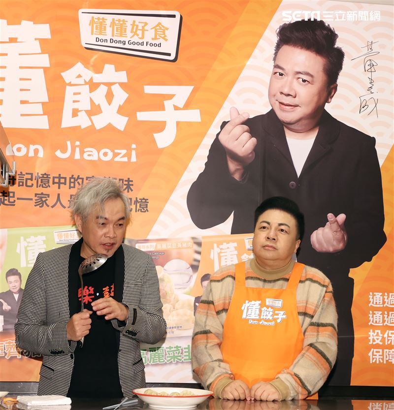 康康替董至成副業站台。（記者邱榮吉/攝影）