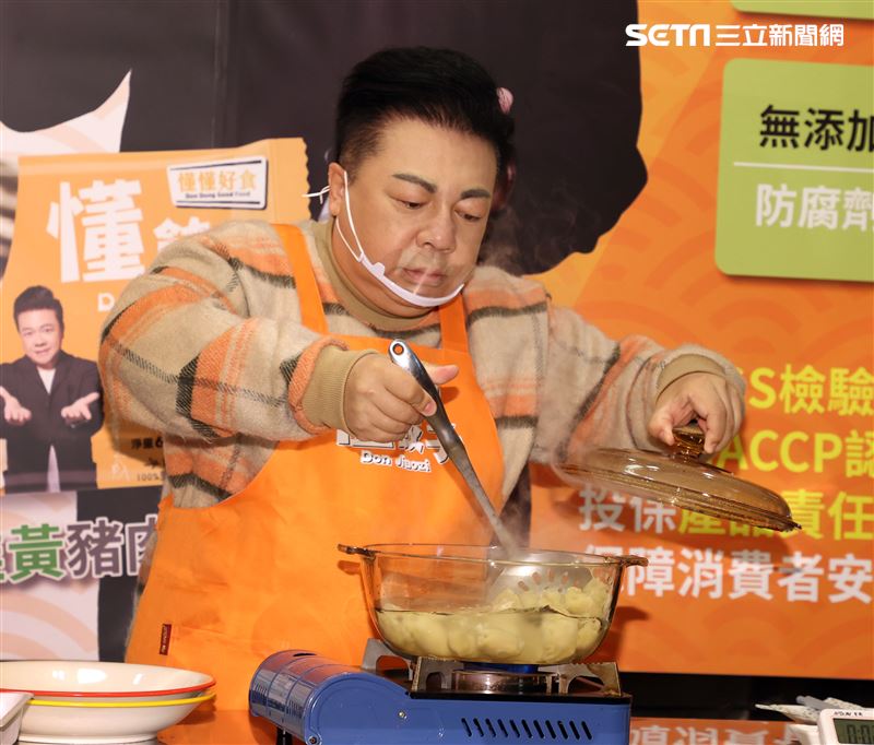 董至成離婚半年砸下百萬推出餃子副業銷售破萬包。（記者邱榮吉/攝影）