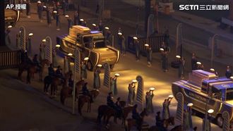 百人列隊迎22具木乃伊搬家　超壯觀