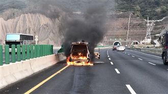 新／國3火燒車！4乘客多處燒燙傷