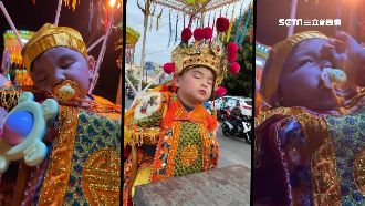 蜈蚣陣神童睡著遶境　8月娃萌翻全場