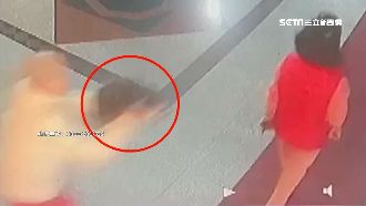 不滿被逼搬離　住戶丟貓襲擊社區委員