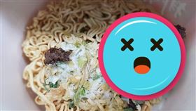 本來很餓；醬包擠完後（圖／翻攝自爆廢1公社）