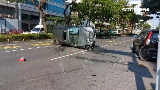 迴轉不慎釀禍　直行車變陀螺再撞2車