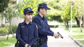 中市警「神鵰俠侶」拍攝新警察制服／中市警提供