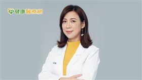 酒糟(玫瑰斑)好發於女性，丘疹膿皰型酒糟易與青春痘混淆，因此若皮膚有異狀，應及早就診以免使病情惡化。