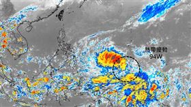 位於菲律賓東方的熱帶擾動預估將形成「舒力基」颱風，氣象專家吳聖宇表示，路徑預報逐漸趨於一致，可能在菲律賓以東就轉東北。（圖／翻攝自「天氣職人-吳聖宇」）