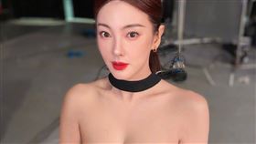 大陸女星張雨綺與小八歲小提琴家李柄熹爆熱戀。(圖/張雨綺、李柄熹微博)