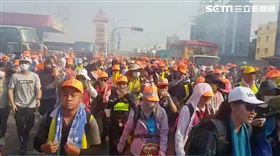 白沙屯媽香燈腳，7歲女，台中大甲父女，邊進香邊撿垃圾做環保，已經第4年