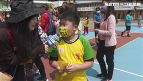白沙屯媽祖進入追分國小 小朋友受訪時說希望媽祖讓他考第一名 