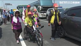 《汪洋中的一條船》電影原型鄭豐喜妻子與輪椅鬥士來參加白沙屯媽祖進香 