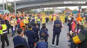 白沙屯媽祖進香，沙鹿分局護衛任務終結，跪送媽祖鑾駕 民眾授權